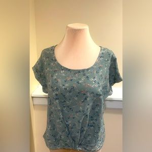 Women’s short sleeve blouse.